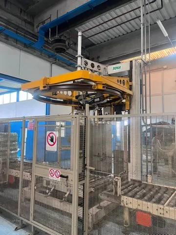 Used Bottling Pallet Wrapper Tosa 125 - 2001, 60 BPH