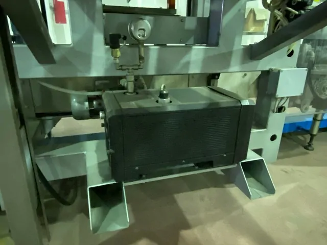 Used Bottling Hive Inserter Bortolin Kemo ma/88-1. - 1997, 1,020 BPH