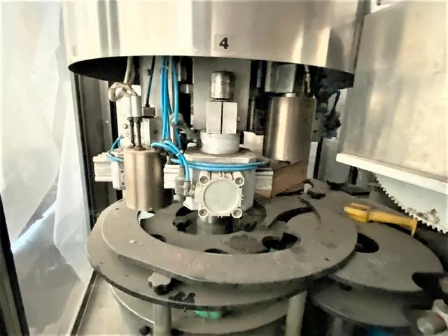 Used Bottling Champagne Capsuling Machine Nortan - 2003, 6,000 BPH