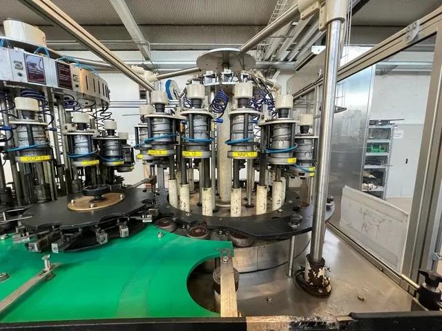 Used Bottling Champagne Capsuling Machine Robino & Galandrino Zenith Z 2/32 Ottico - 1994, 16,000 BPH