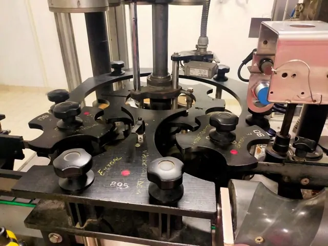 Used Bottling Champagne Capsuling Machine Robino & Galandrino FENIX 2 OTTICO - 1995, 2,500 BPH