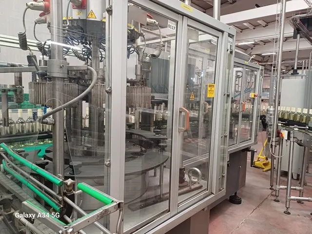 Used Bottling PVC Capsuling Machine Robino & Galandrino Monostadio Z 8 T - 2001, 12,000 BPH