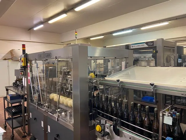 Used Bottling PVC Capsuling Machine Robino & Galandrino Astra F4 - 2002, 5,000 BPH