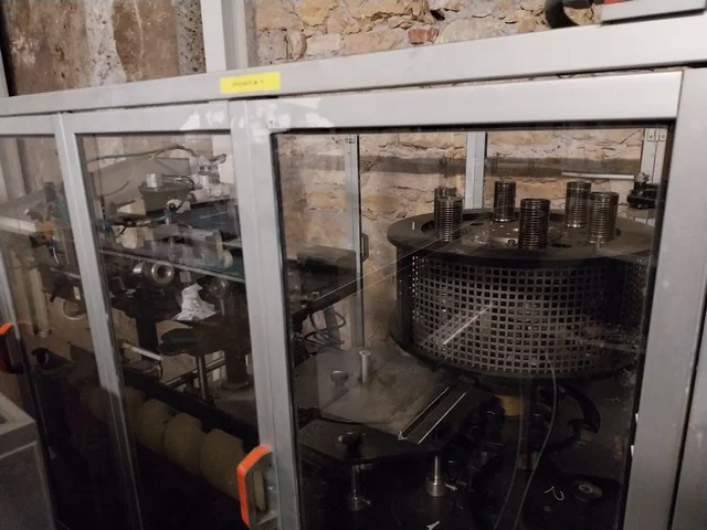 Used Bottling Polylaminate Capsuling Machine MONO. F/ASTRA 6 - 2001, 4,000 BPH