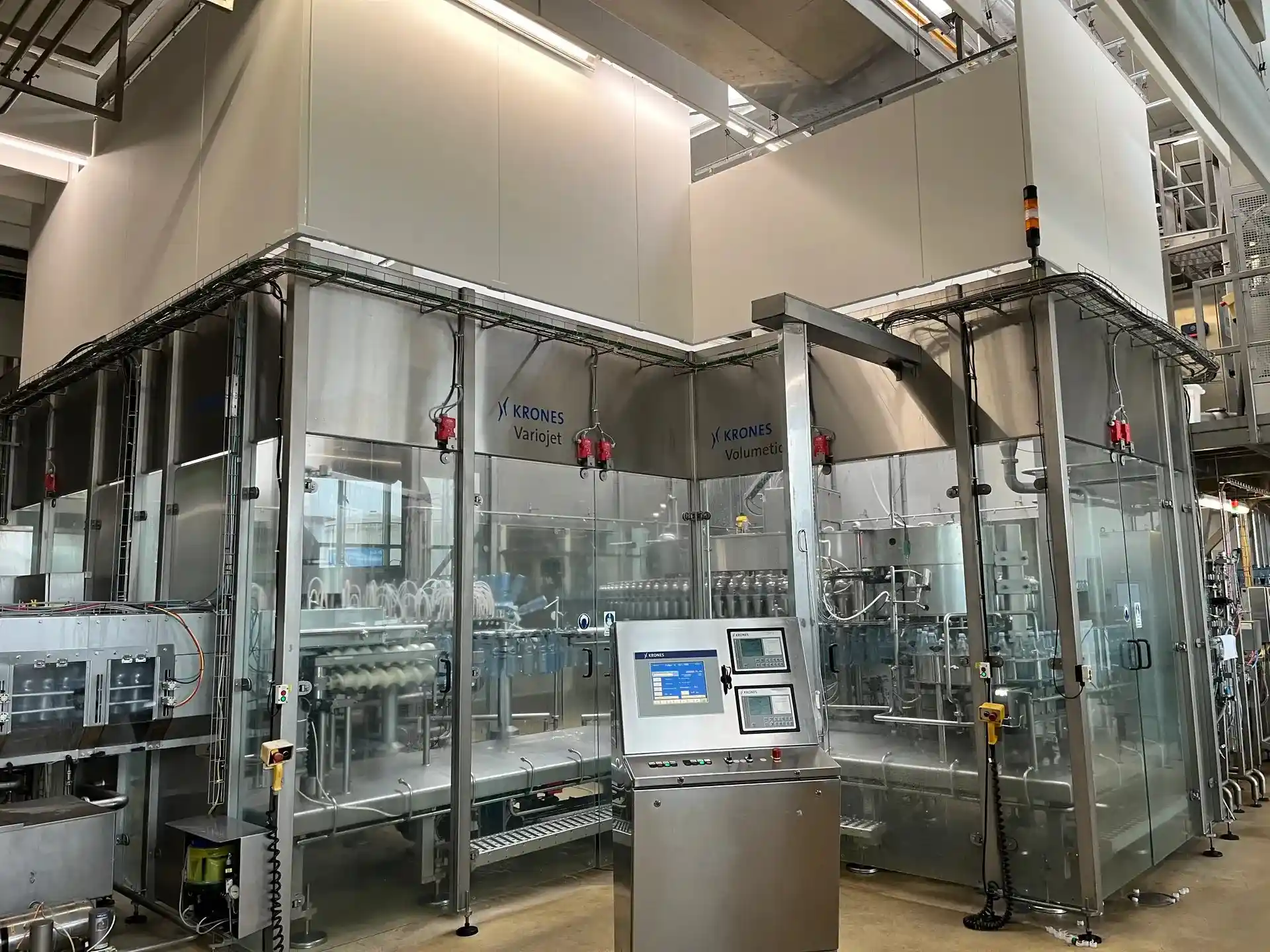 Used Bottling Volumetric Filling Monoblock Krones Variojet Volumetic - 2001, 32,000 BPH