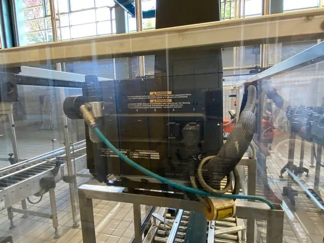 Used Bottling Case Sealer Bortolin Kemo mara h.m - 2000, 8,000 BPH