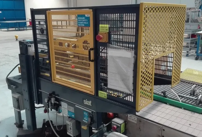 Used Bottling Case Sealer SIAT sm11.p0 - 2001, 670 BPH
