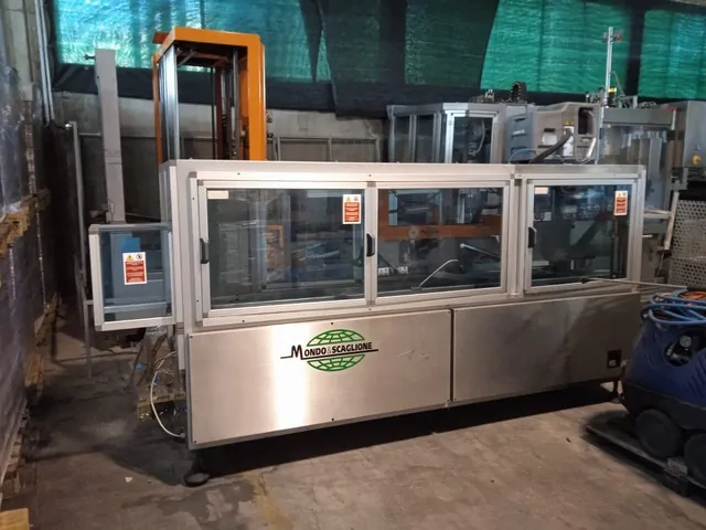 Used Bottling Case Sealer Mondo & Scaglione incollatore crc super - 1997, 500 BPH