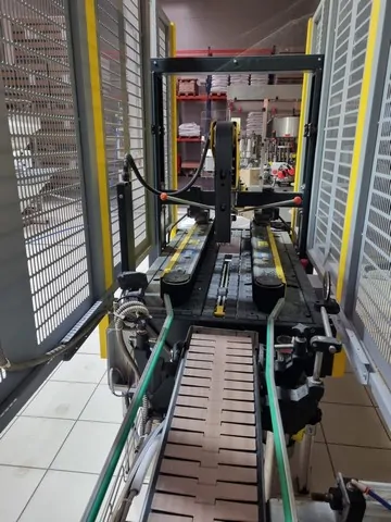 Used Bottling Case Sealer SIAT sm11-s - 2015, 1,200 BPH