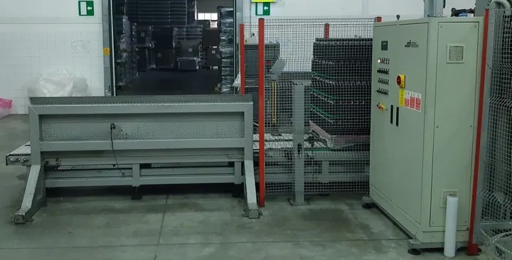 Used Bottling Depalletizer Serra - 2002, 14,000 BPH