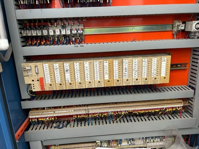 Used Bottling Depalletizer Manzini Comaco DA-700BL - 1993, 3 BPH