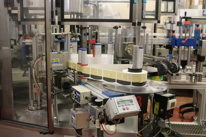 Used Bottling Self-Adhesive Labeler P.E. - 2003, 12,000 BPH