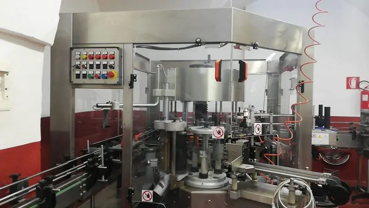 Used Bottling Self-Adhesive Labeler Newtec - 2015, 6,000 BPH