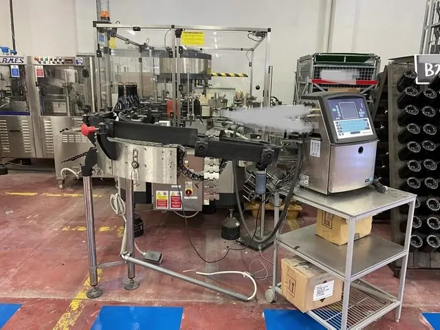 Used Bottling Self-Adhesive Labeler Cavagnino & Gatti CG 80-4. - 2001, 2,000 BPH