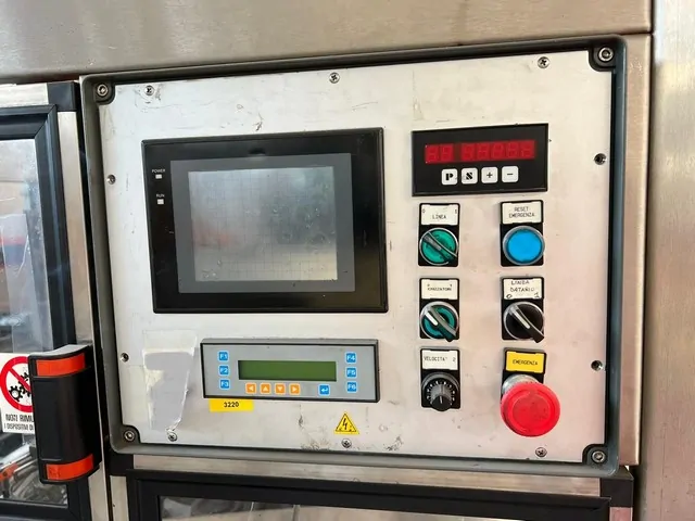 Used Bottling Self-Adhesive Labeler Kosme - 2001, 20,000 BPH