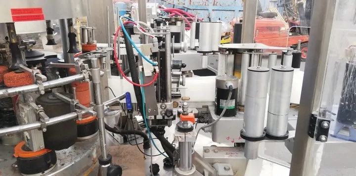 Used Bottling Self-Adhesive Labeler Kosme - 2006, 6,000 BPH