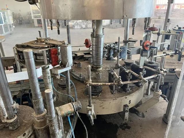 Used Bottling Self-Adhesive Labeler Simac - 2010, 6,000 BPH