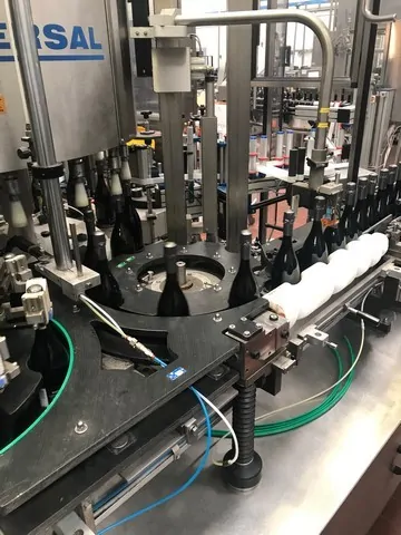 Used Bottling Self-Adhesive Labeler P.E. - 2002, 13,000 BPH