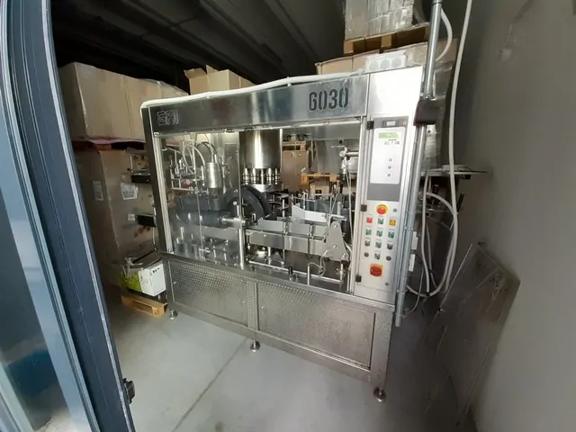 Used Bottling Self-Adhesive Labeler GAI 6030 - 2004, 2,500 BPH