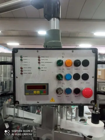 Used Bottling Self-Adhesive Labeler Kosme STAR 720 - 2002, 7,000 BPH