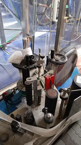 Used Bottling Self-Adhesive Labeler Enos PIÚ - 2002, 2,500 BPH