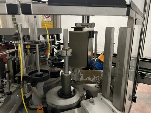 Used Bottling Self-Adhesive Labeler Cavagnino & Gatti CG84DRX1/7/2XPSP - 2003, 5,000 BPH