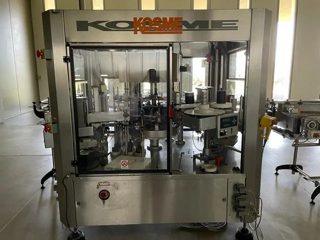Used Bottling Self-Adhesive Labeler Kosme EXTRA ADHESIVE 504 6T S2 E2 - 2001, 4,500 BPH
