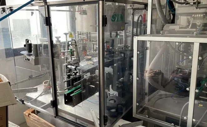 Used Bottling Self-Adhesive Labeler Simac 4t3s3e d540 - 2011, 2,500 BPH