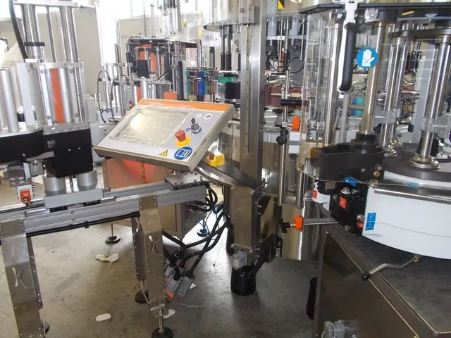 Used Bottling Self-Adhesive Labeler Kosme Flexa Combicol 1200-25-4 - 2016, 24,000 BPH