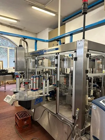 Used Bottling Self-Adhesive Labeler P.E. Universal/Master M/S - 2007, 12,000 BPH