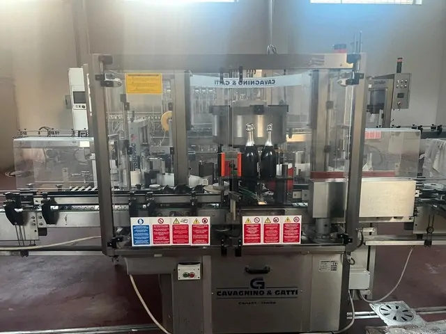 Used Bottling Self-Adhesive Labeler Cavagnino & Gatti CG80/2XPS4 - 2007, 2,500 BPH