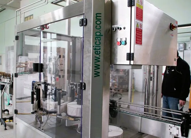 Used Bottling Self-Adhesive Labeler Eticap System LE1-07-2S - 2011, 2,500 BPH