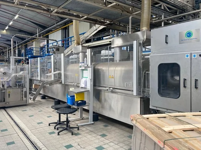 Used Bottling Sleeve Labeler Sleever International SKEEVERCOMBI STEAM - 2015, 9,360 BPH