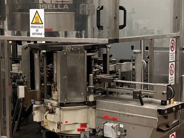 Used Bottling Hot Glue Labeler Krones UNIVERSELLA - 2007, 5,000 BPH