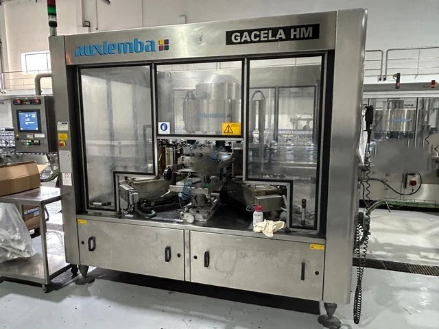 Used Bottling Hot Glue Labeler AUXIEMBA GACELA R-12-HM-IZ - 2009, 24,000 BPH