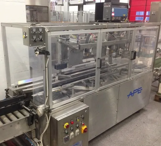 Used Bottling Case Erector APE form 1200 bb - 2001, 900 BPH