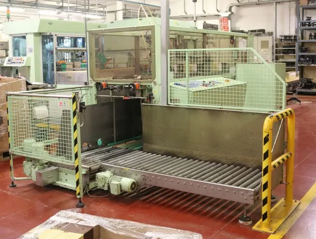Used Bottling Case Erector Kettner kaf 2000 r - 1997, 12,000 BPH