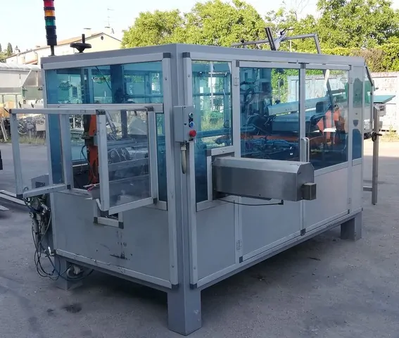 Used Bottling Case Erector Mondo & Scaglione 378/c - 2005, 1,500 BPH