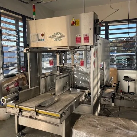 Used Bottling Case Erector Mondo & Scaglione 382/C - 2007, 15 BPH