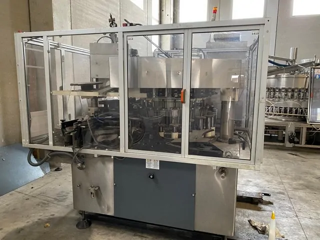 Used Bottling Wirehooder Robino & Galandrino RECORD 20 - 1994, 24,000 BPH
