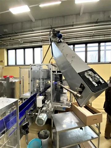 Used Bottling Wirehooder Robino & Galandrino REKORD 5 - 1998, 5,000 BPH