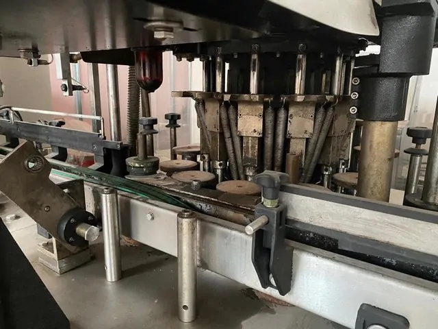Used Bottling Wirehooder Robino & Galandrino - 1994, 12,000 BPH