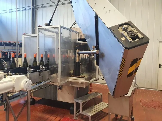 Used Bottling Wirehooder Robino & Galandrino - 1998, 18,000 BPH