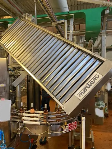 Used Bottling Wirehooder Robino & Galandrino - 1993, 12,000 BPH