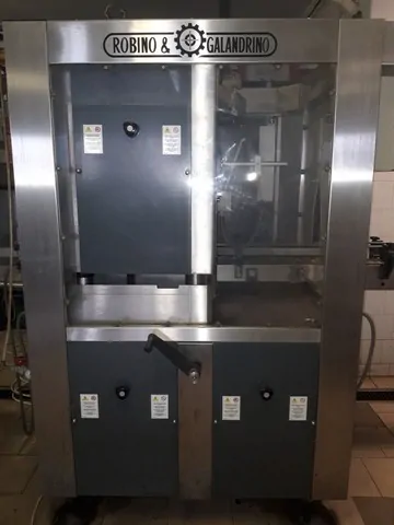 Used Bottling Wirehooder Robino & Galandrino Vittoria junior - 2002, 3,000 BPH