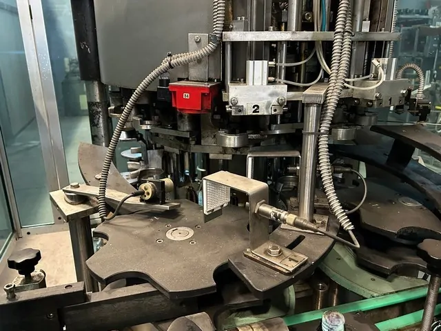 Used Bottling Wirehooder Nortan MINERVA 120 - 1995, 12,000 BPH