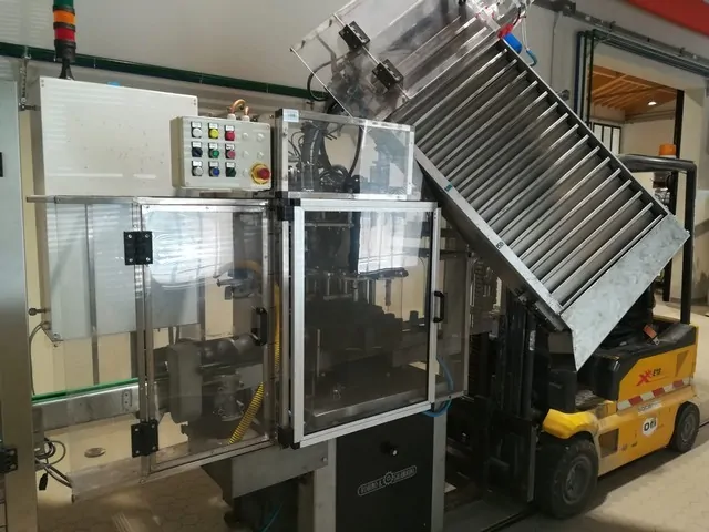 Used Bottling Wirehooder Robino & Galandrino VITTORIA - 3,000 BPH