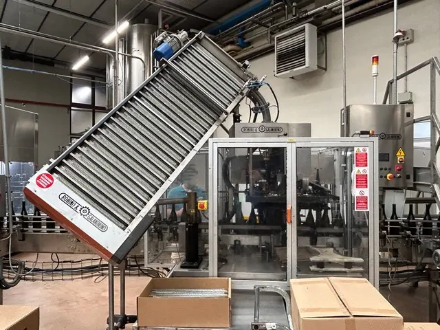 Used Bottling Wirehooder Robino & Galandrino Record 6 - 1994, 6,000 BPH