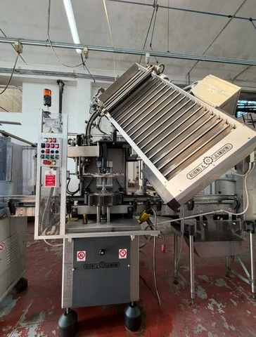 Used Bottling Wirehooder Robino & Galandrino Vittoria JR - 1998, 2,400 BPH