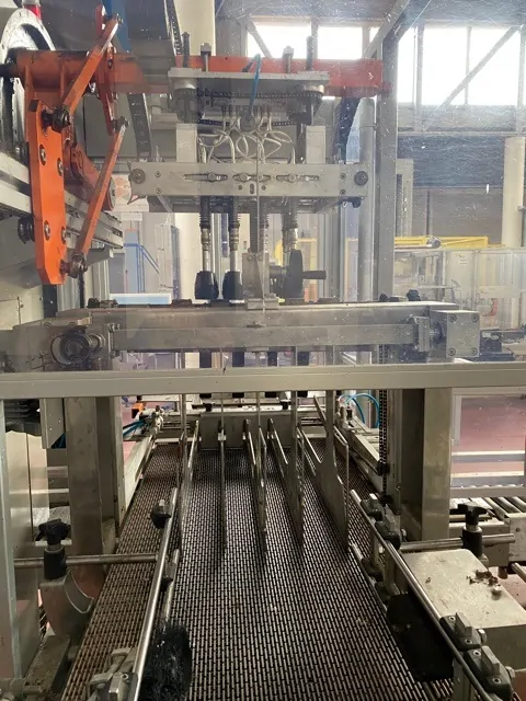 Used Bottling Case Packer TMG meta 1 - 2002, 5,000 BPH
